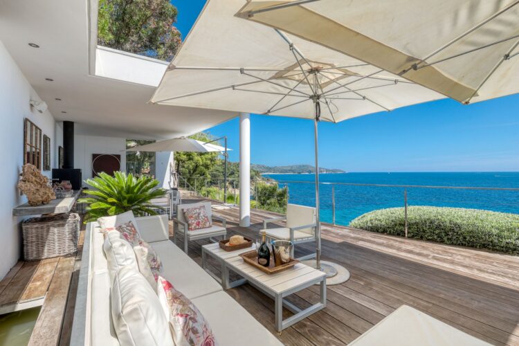Seafront Villa Elodie Luxus Ferienhaus Cote D Azur Mieten Holzdeck