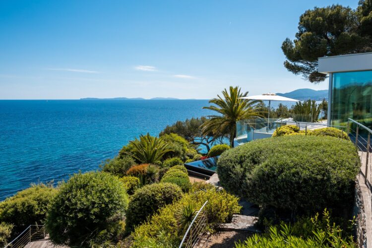 Seafront Villa Elodie Luxus Ferienhaus Cote D Azur Mieten Lage