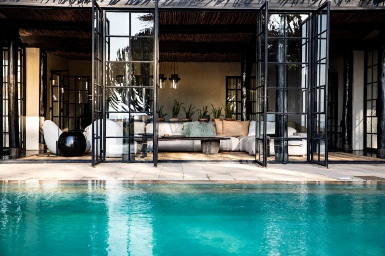 Segera Farmhouse Safari Lodge Kenia Mieten Poolterrasse