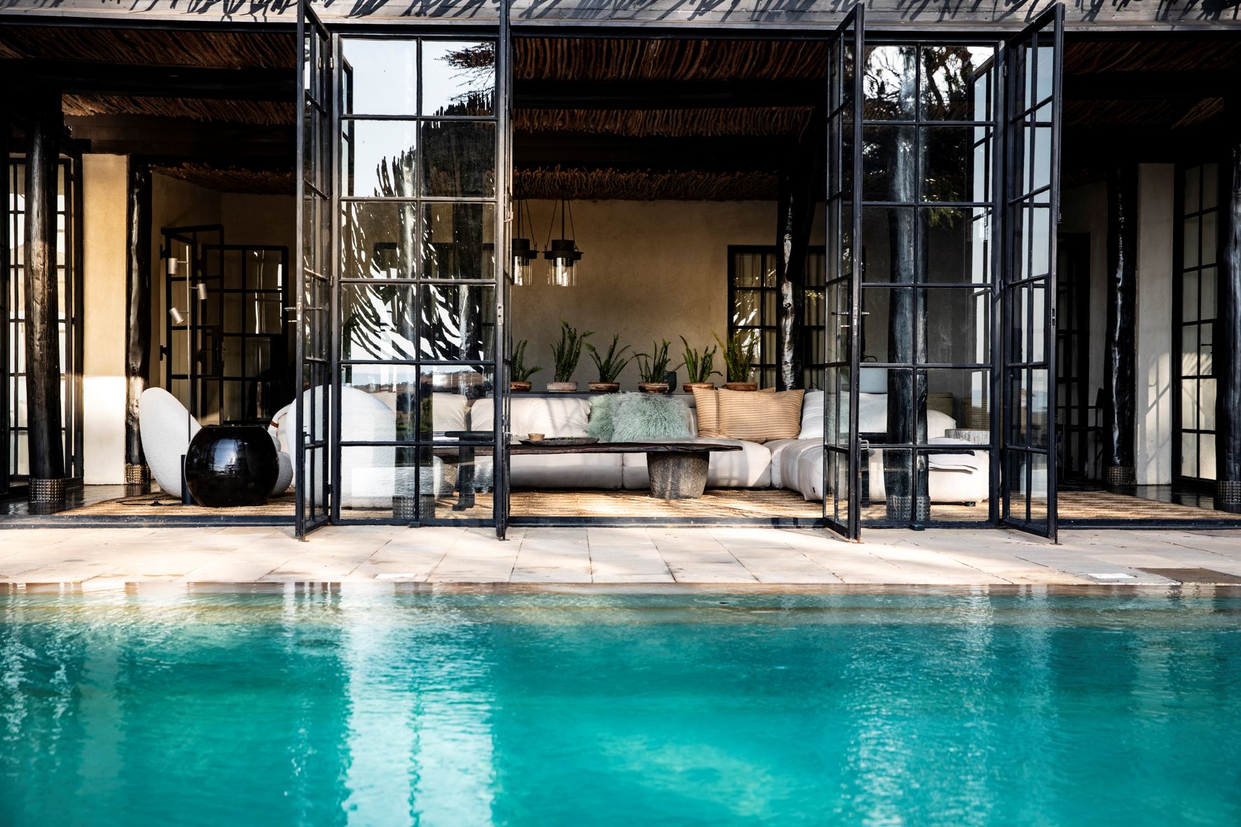 Segera Farmhouse Safari Lodge Kenia Mieten Poolterrasse