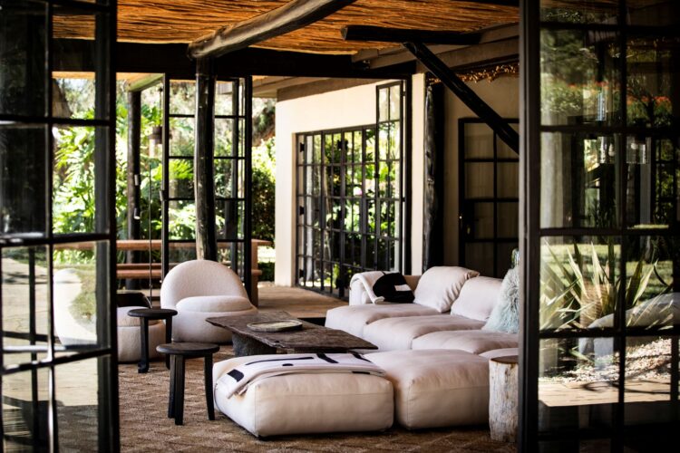 Segera Farmhouse Safari Lodge Kenia Mieten Sofa