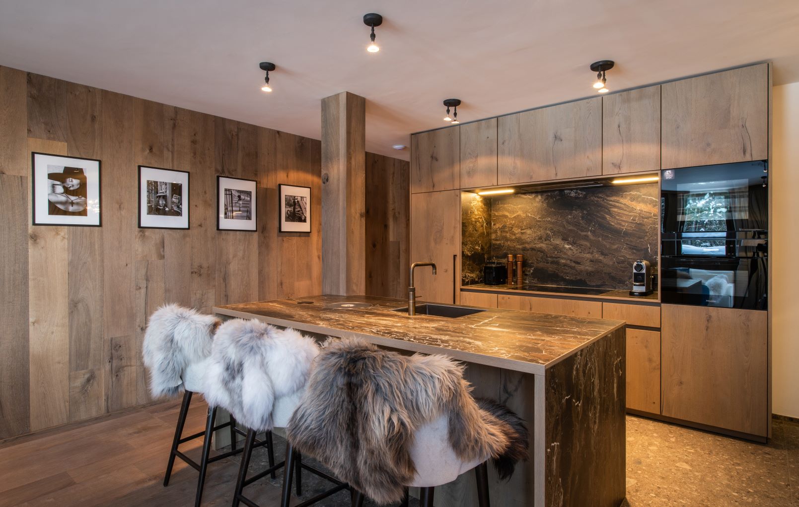 Ski In & Out Chaletapartments Princess One Luxus Chalet Österreich Küche