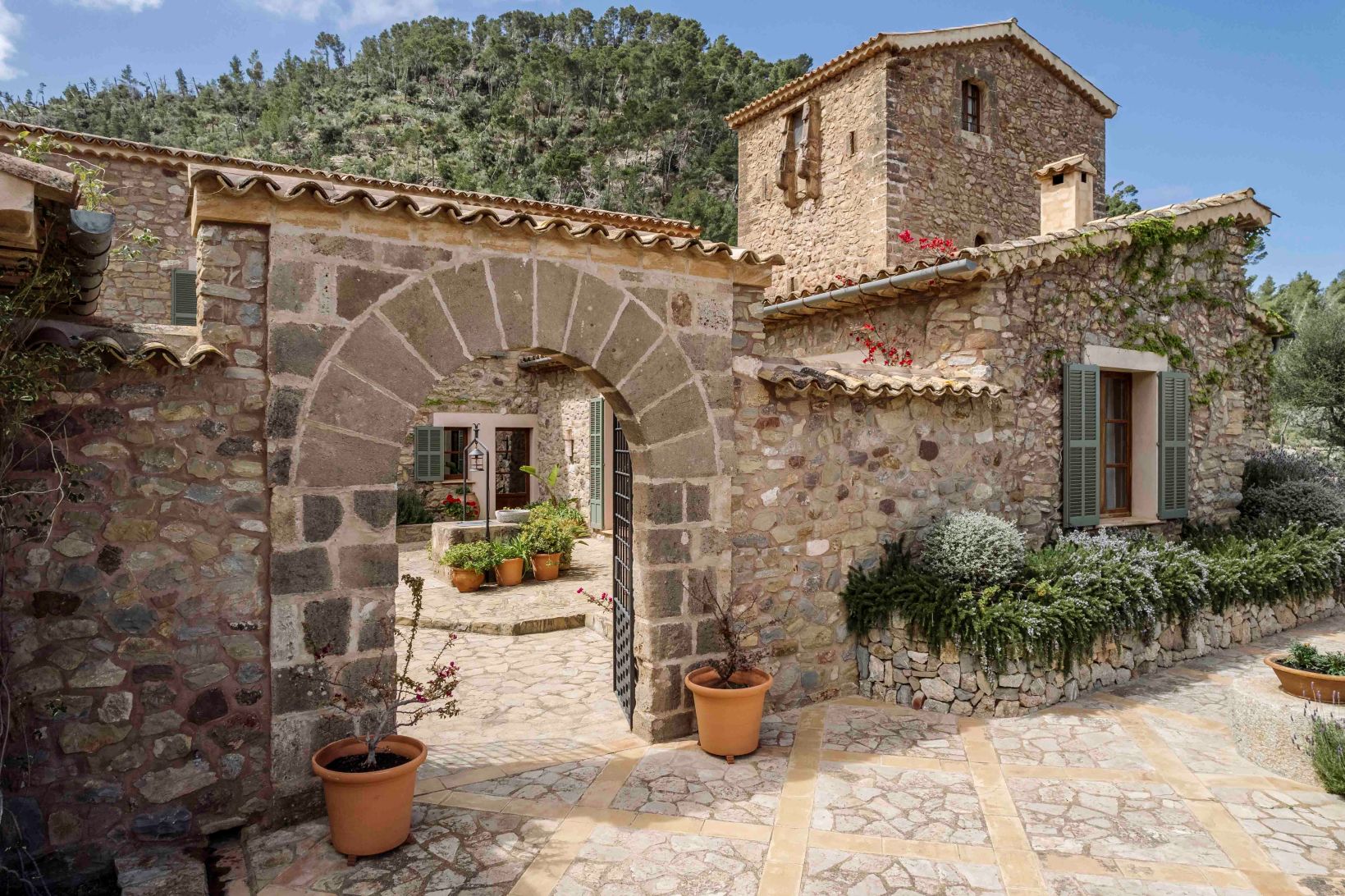Son Balagueret Aerial Luxus Finca Mallorca Mieten Eingang