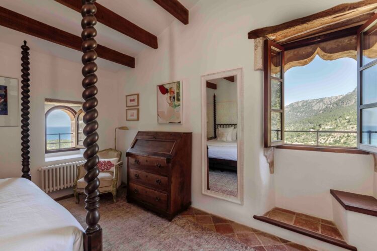 Son Balagueret Aerial Luxus Finca Mallorca Mieten Schlafzimmer