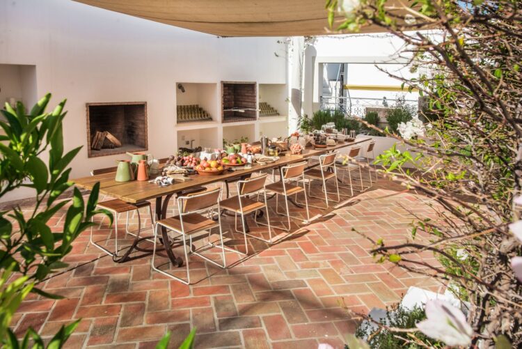 Soul Escape Algarve Luxus Ferienvilla Retreat Portugal Mieten Esstisch
