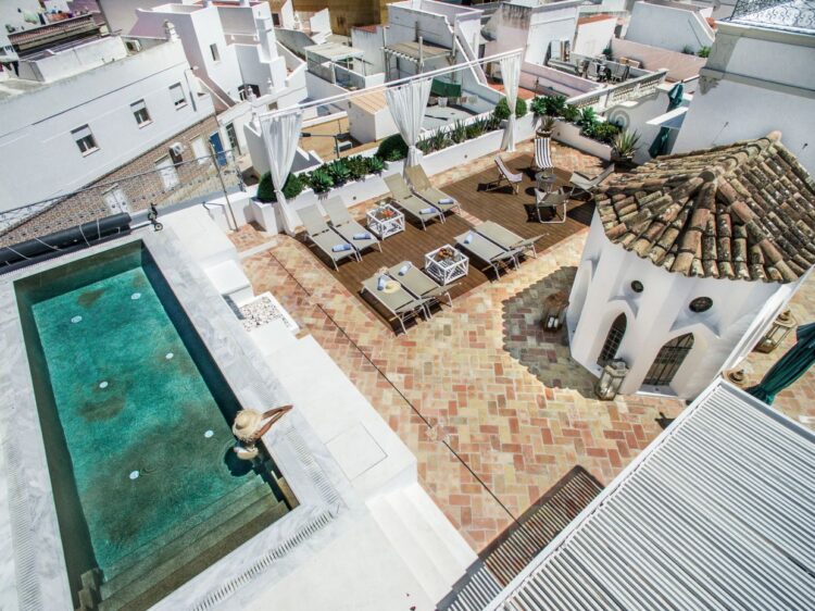 Soul Escape Algarve Luxus Ferienvilla Retreat Portugal Mieten Pooldeck
