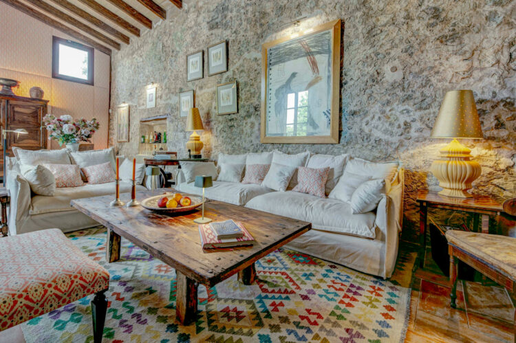 Tafona Latana Luxus Finca Mallorca Am Meer Mieten Wohnzimmer Mit Historischer Oehlmuehle3