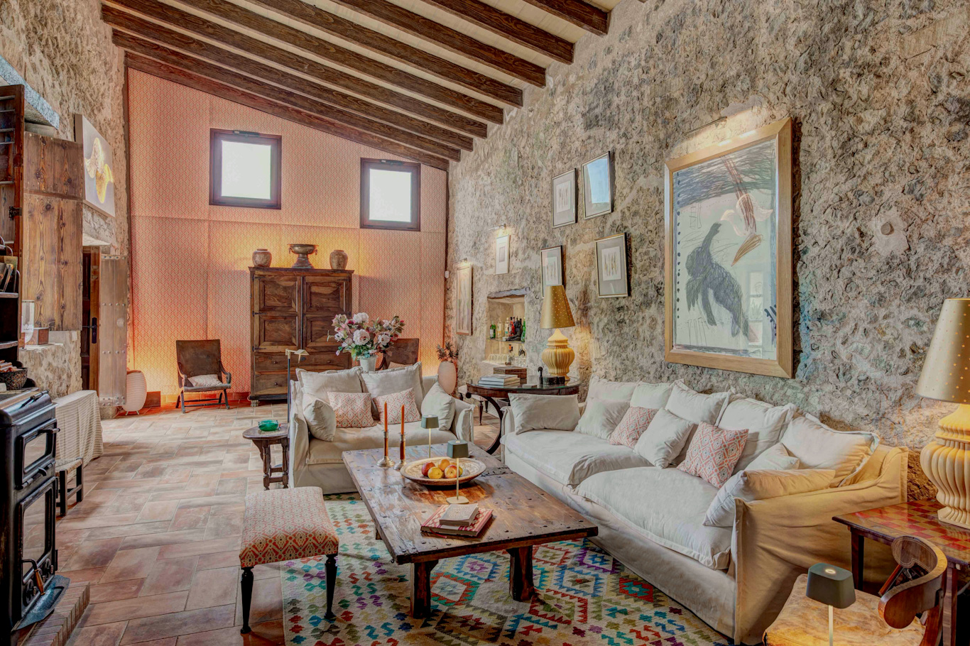 Tafona Latana Luxus Finca Mallorca Am Meer Mieten Wohnzimmer Mit Historischer Oehlmuehle4