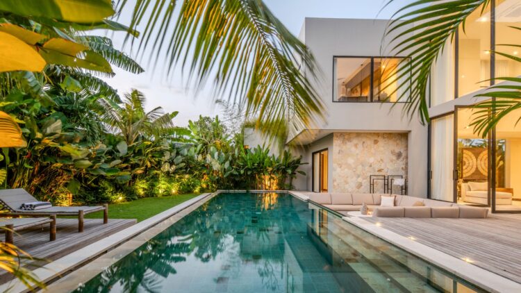 The Palm House Luxus Ferienhaus Bali Mieten Abendstimmung