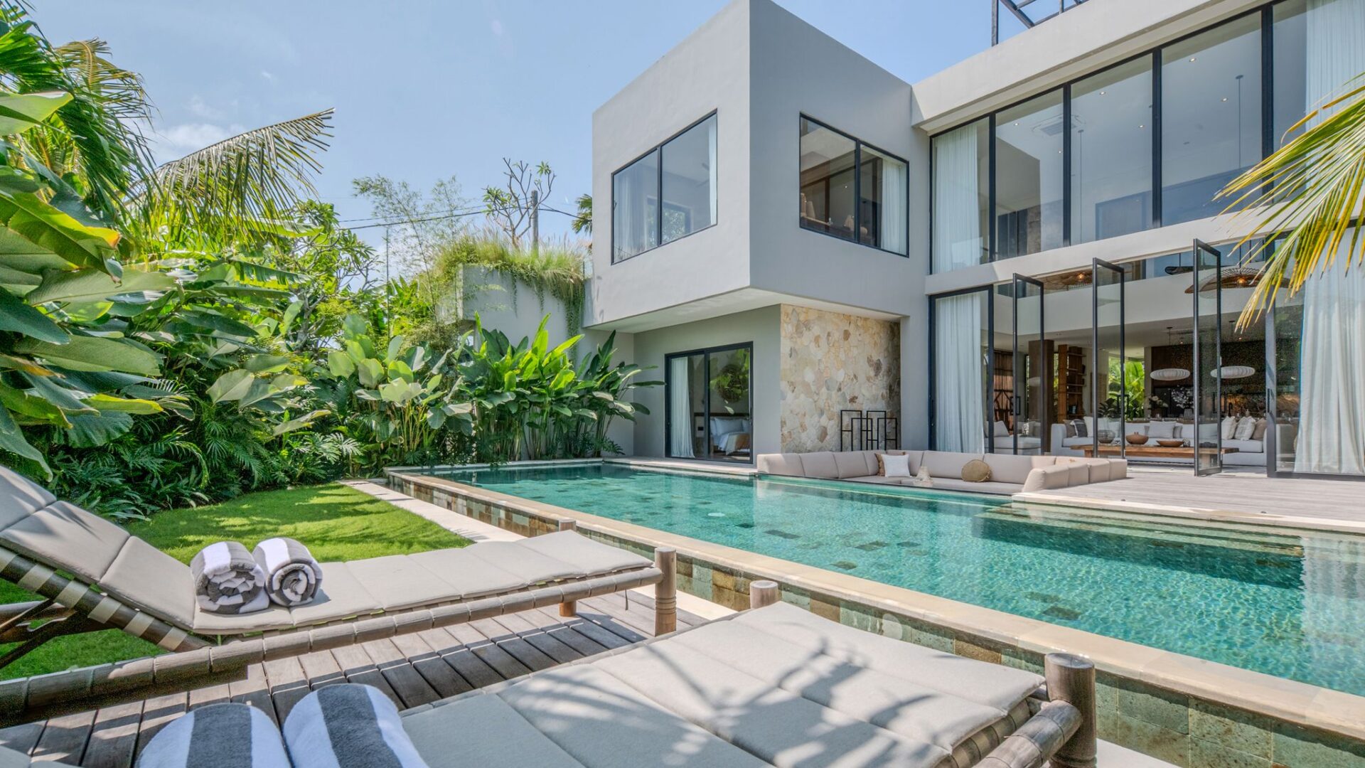 The Palm House Luxus Ferienhaus Bali Mieten Außenansicht