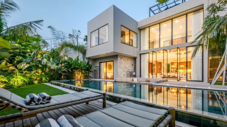 The Palm House Luxus Ferienhaus Bali Mieten Pool By Night