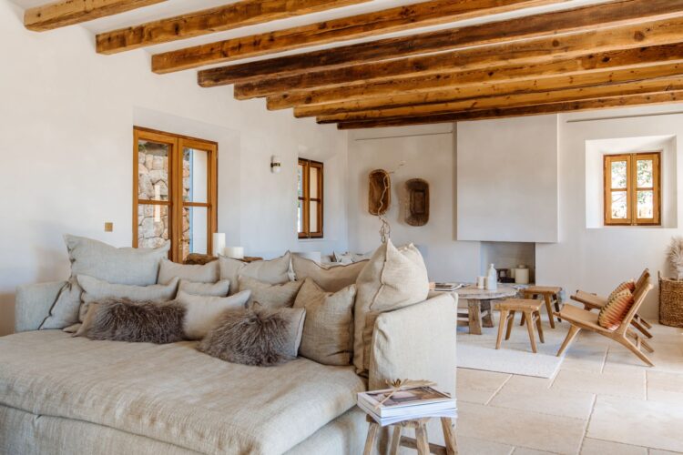 Tramuntana Hideaway Luxus Ferienhaus Mallorca Mieten Sofa