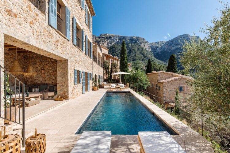 Tramuntana Hideaway Luxus Finca Mallorca Mieten Poolterrasse