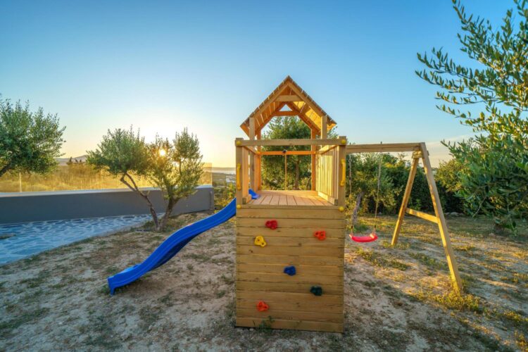 Villa Almyrida Luxus Ferienhaus Kreta Mieten Spielplatz