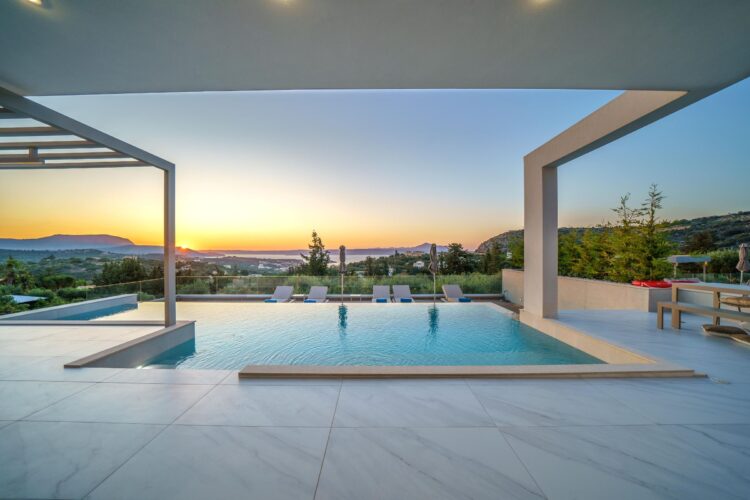 Villa Almyrida Luxus Ferienhaus Kreta Mieten Terrasse
