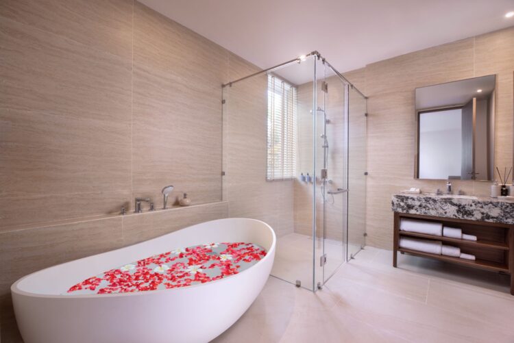 Villa Amann Luxus Ferienvilla Phuket Thailand Am Strand Mieten Badewanne