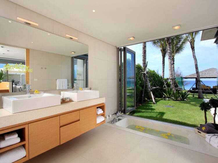 Villa Amarelo Luxus Ferienhaus Phuket Am Strand Mieten Badewanne