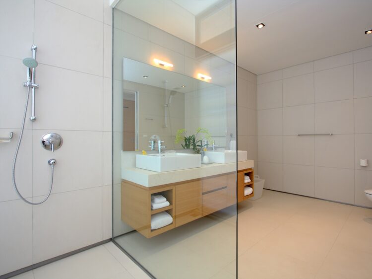 Villa Amarelo Luxus Ferienhaus Phuket Am Strand Mieten Dusche