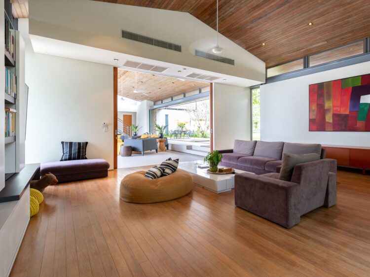 Villa Amarelo Luxus Ferienhaus Phuket Am Strand Mieten Media Room