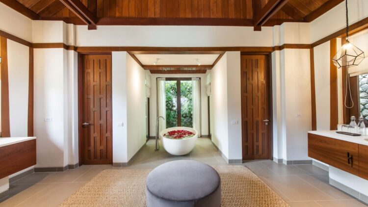 Villa Analaya Luxus Ferienhaus Phuket Mieten Master Bad 3