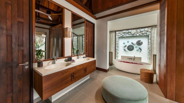 Villa Analaya Luxus Ferienhaus Phuket Mieten Masterbad 2