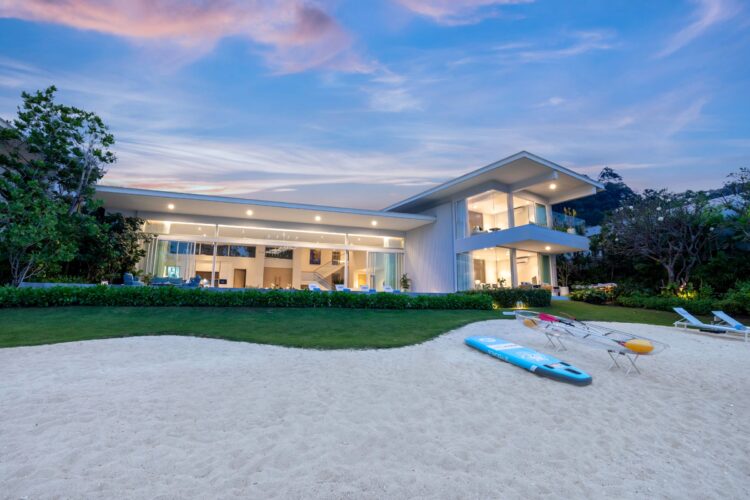 Villa Anda Luxus Ferienhaus Ohuket Thailand Am Strand Mieten Abendstimmung