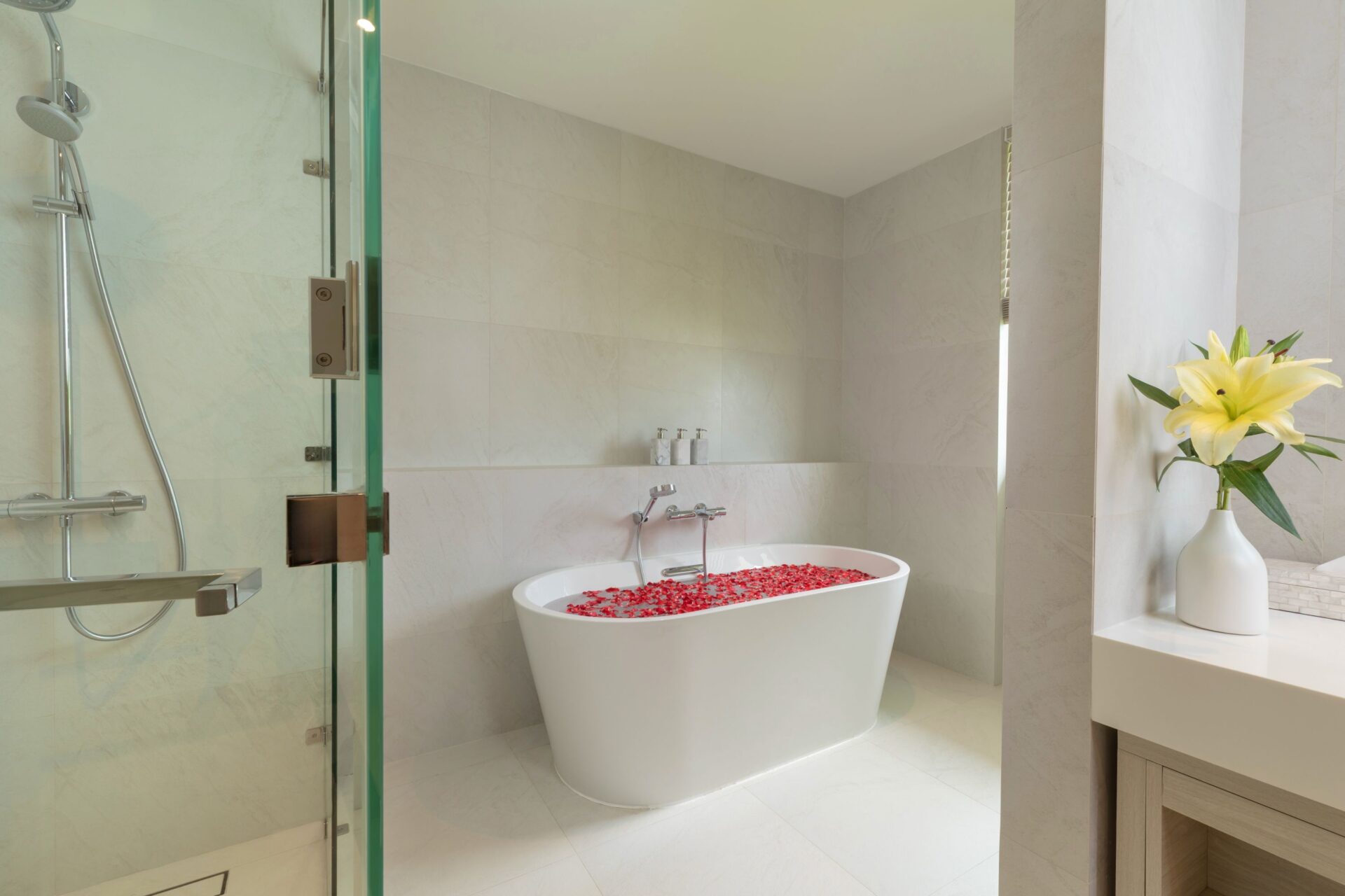 Villa Anda Luxus Ferienhaus Ohuket Thailand Am Strand Mieten Badewanne