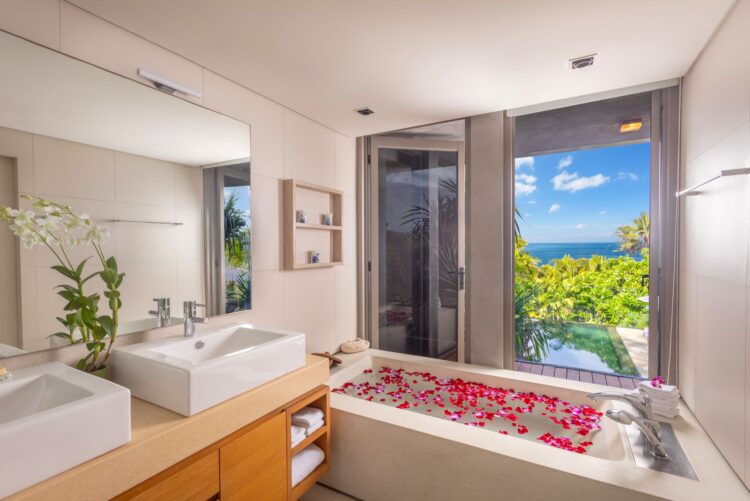 Villa Aqua Luxus Ferienhaus Phuket Am Strand Mieten Bad