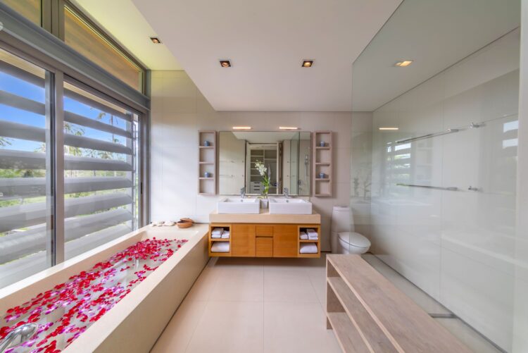 Villa Aqua Luxus Ferienhaus Phuket Am Strand Mieten Badewanne