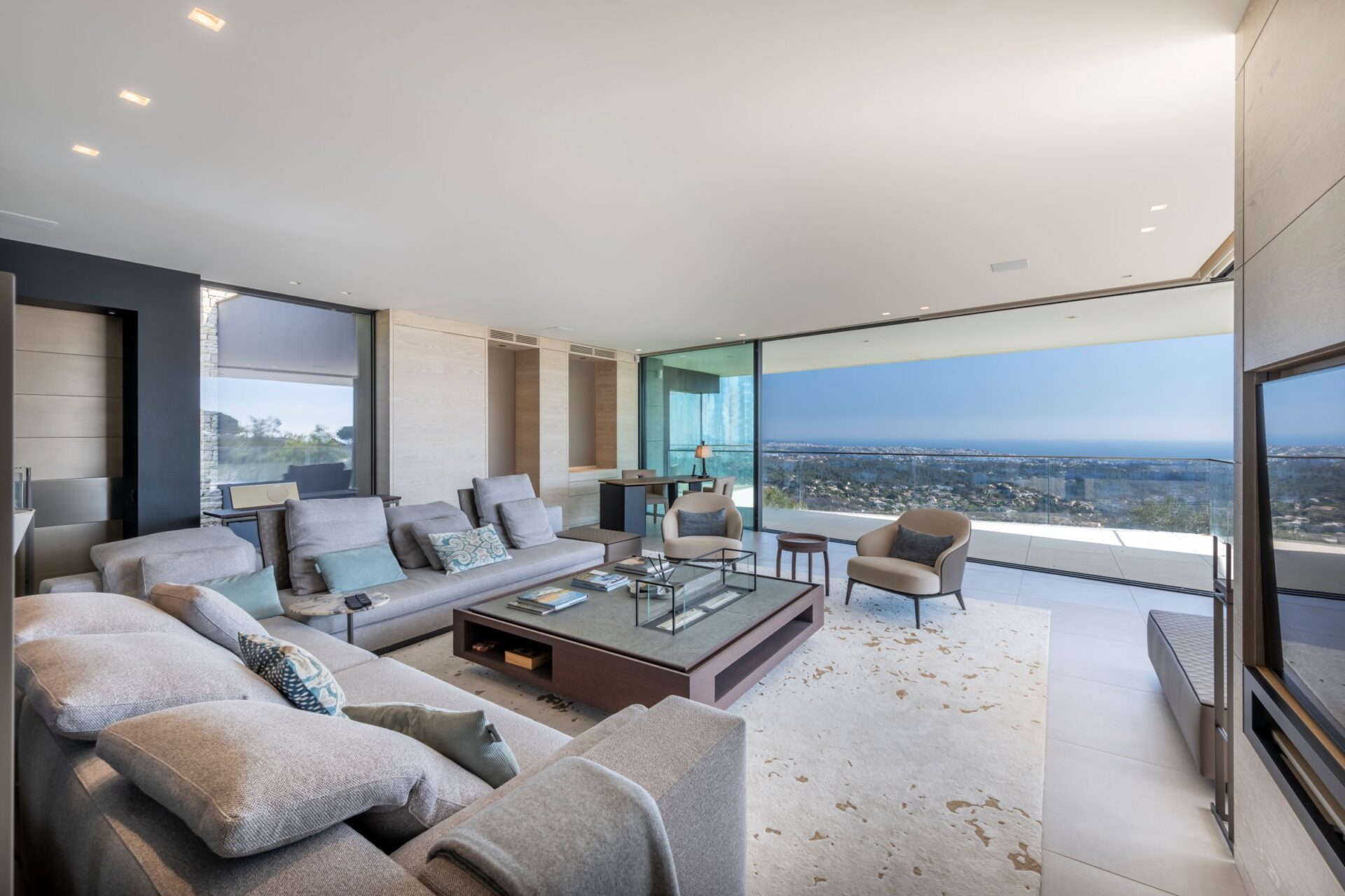 Villa Arome Luxus Ferienhaus Cote D Azur Mieten Couch