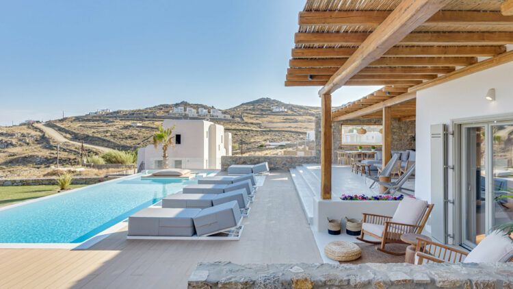 Villa Astralis Iii Poolbereich Mit Sonnenliegen Mykonos Griechenland Mieten