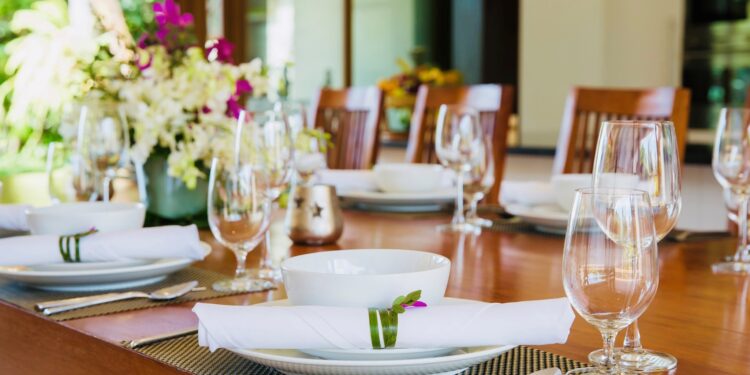 Villa Baan Puri Exklusives Ferienhaus Koh Samui Thailand Gedeckter Tisch