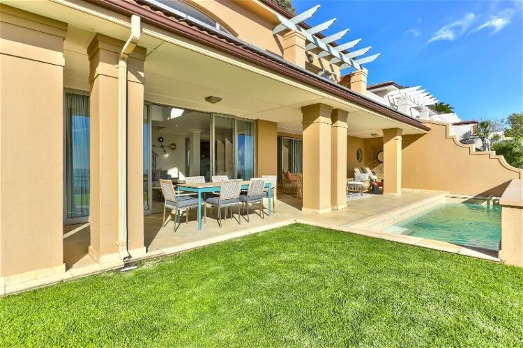 Villa Bantry Bay Luxus Ferienhaus Kapstadt Mieten Rasen