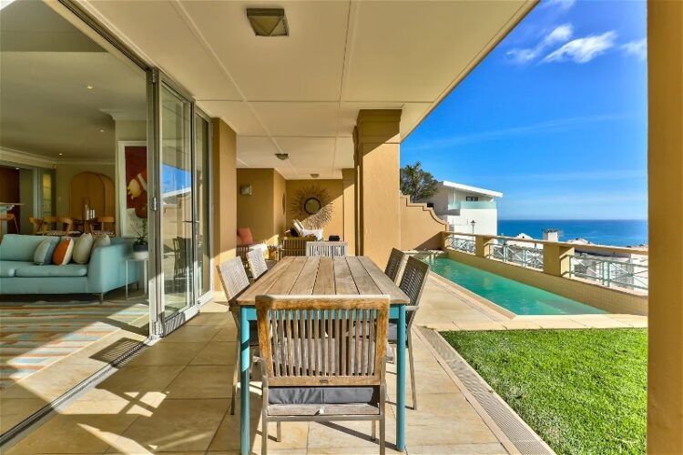 Villa Bantry Bay Luxus Ferienhaus Kapstadt Mieten Tisch