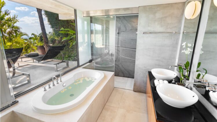 Villa Benyasiri Luxus Ferienhaus Phuket Thailand Mit Pool Mieten Badewanne