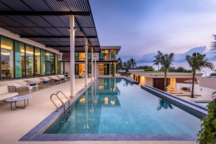 Villa Boonta Beachfront Villa Phuket Thailand Pool Am Abend