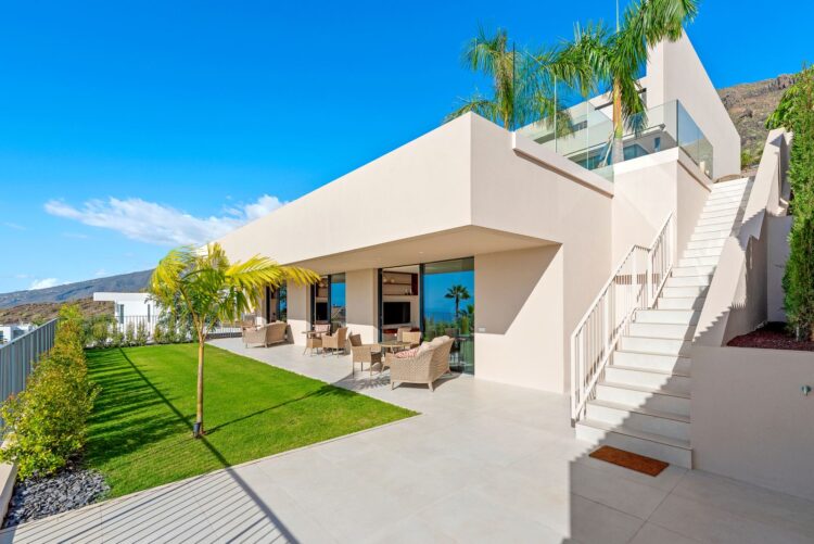 Villa Calima Luxus Ferienhaus Teneriffa Mieten Außentreppe