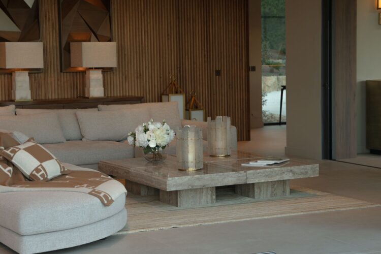 Villa Cesar Luxus Ferienhaus Cote D Azur Mieten Tisch