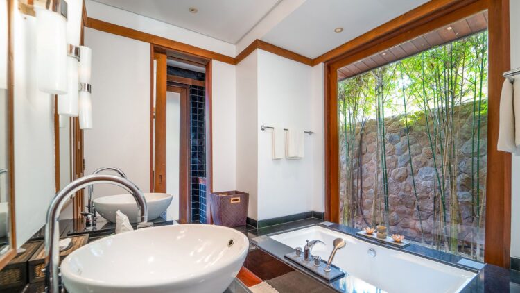 Villa Chada Luxus Ferienhaus Phuket Am Meer Mieten Bad