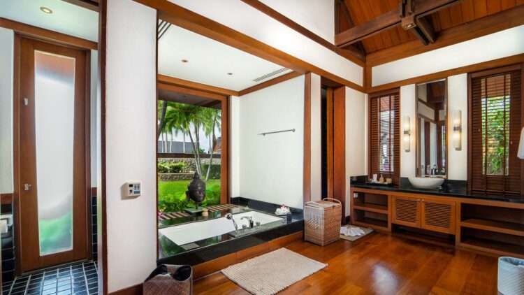 Villa Chada Luxus Ferienhaus Phuket Am Meer Mieten Badewanne