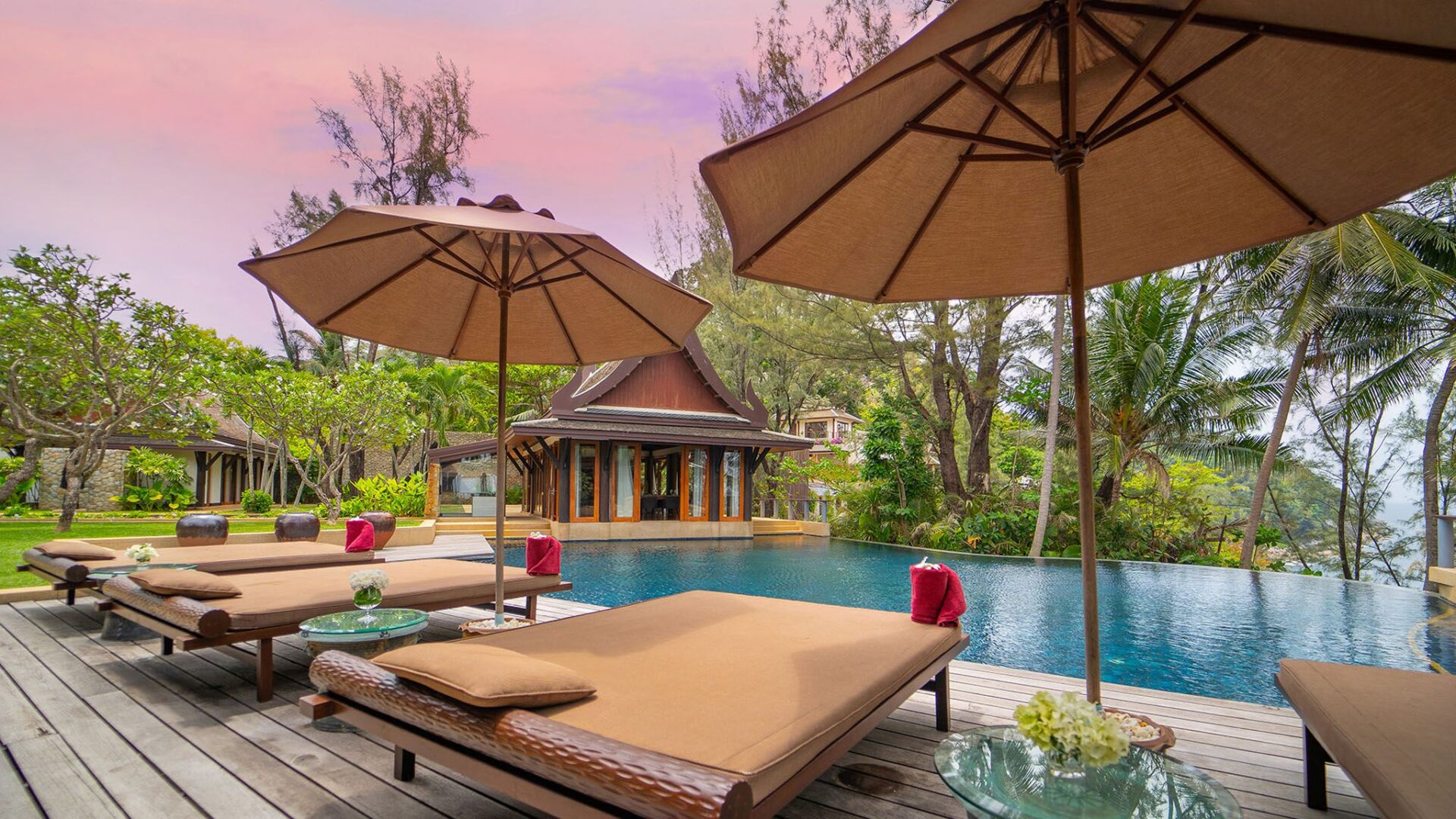 Villa Chada Luxus Ferienhaus Phuket Am Meer Mieten Liegen