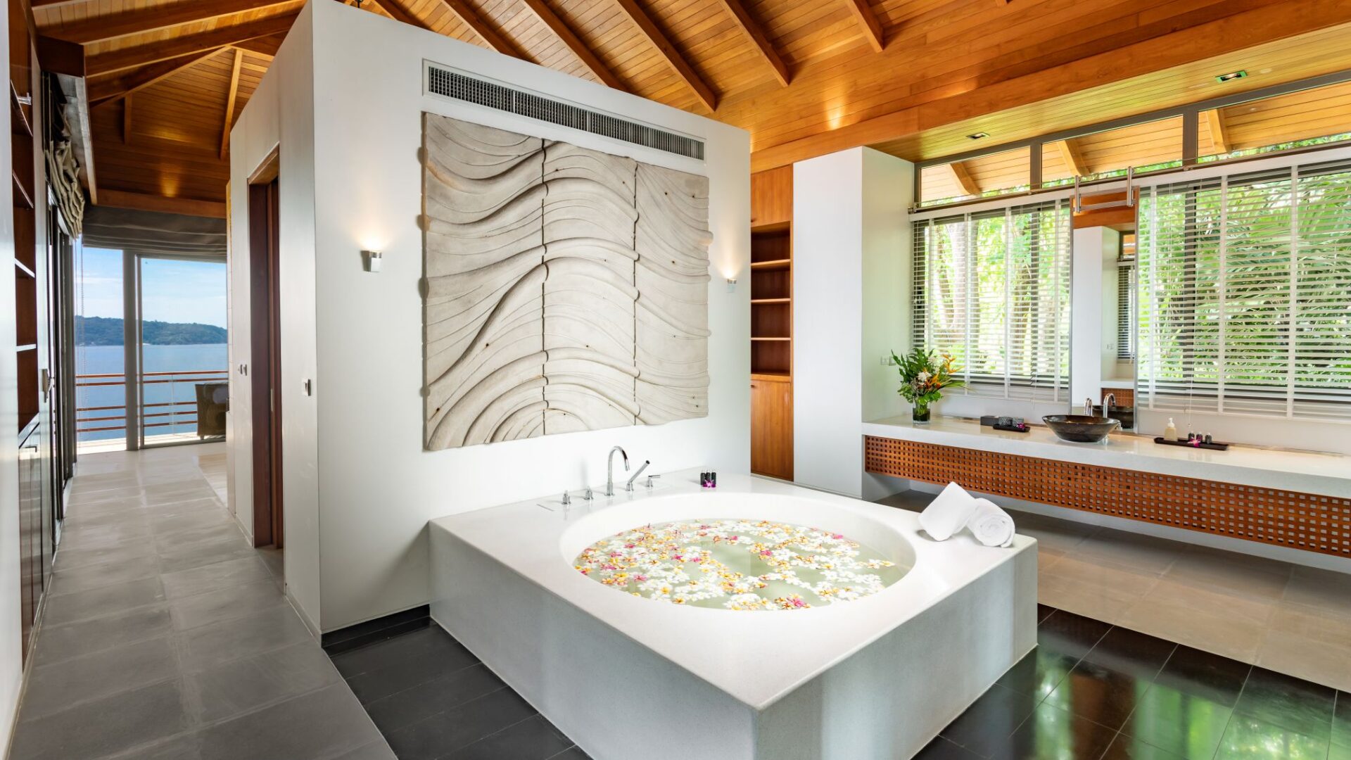 Villa Chelay Luxus Ferienvilla Phuket Thailand Mit Meerblick Mieten Badewanne