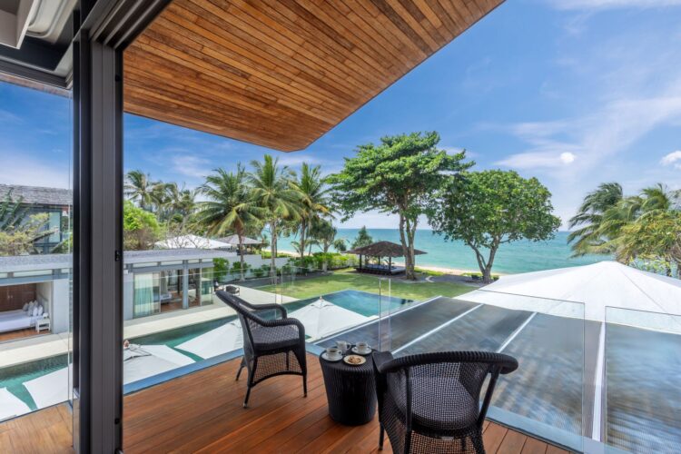 Villa Cielo Luxus Ferienhaus Phuket Am Strand Mieten Balkon