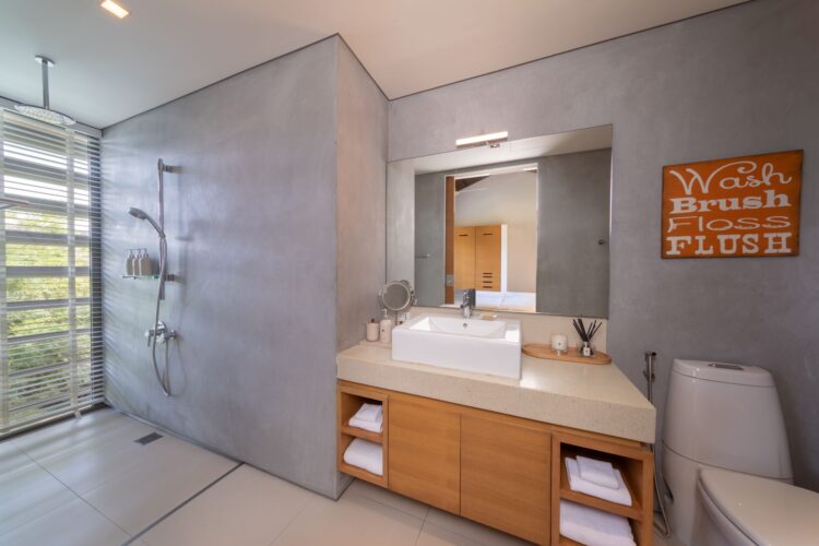 Villa Cielo Luxus Ferienhaus Phuket Am Strand Mieten Dusche