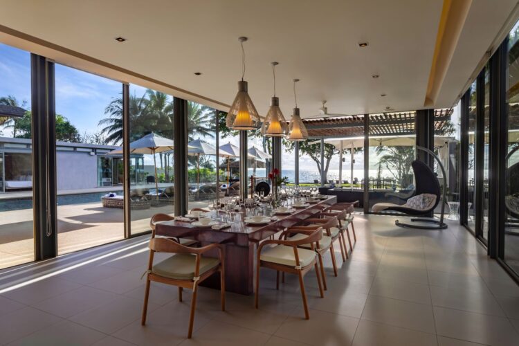 Villa Cielo Luxus Ferienhaus Phuket Am Strand Mieten Esstisch