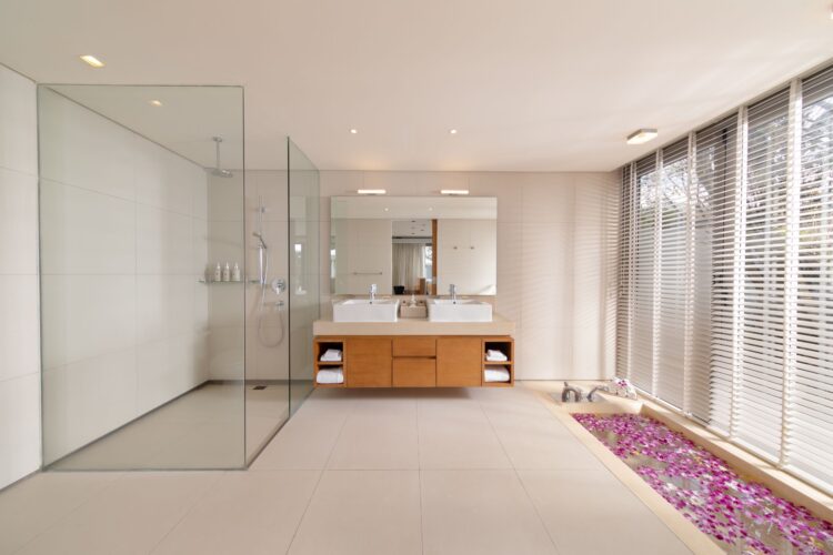 Villa Cielo Luxus Ferienhaus Phuket Am Strand Mieten Master Bad