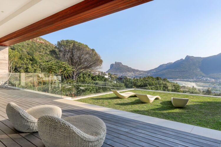 Villa Cockpit Luxus Ferienhaus Kapstadt Südafrika Mieten Rasen