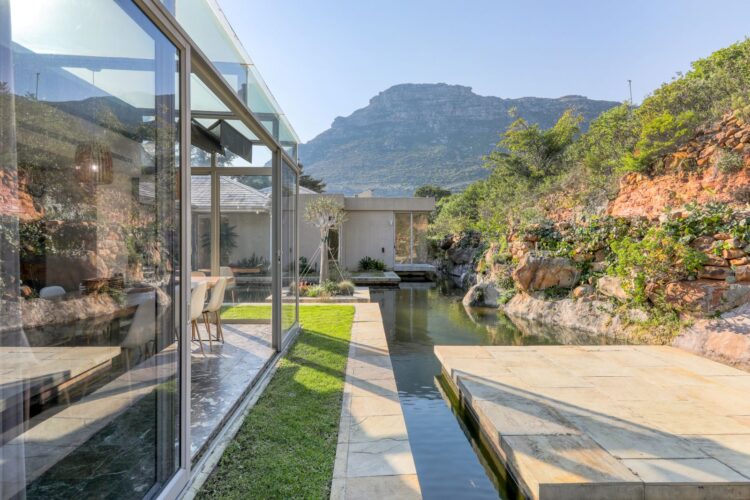 Villa Cockpit Luxus Ferienhaus Kapstadt Südafrika Mieten Teich