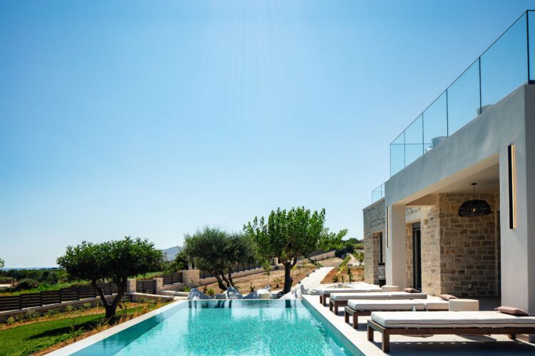 Villa Dramia Luxus Ferienhaus Kreta Mit Pool Mieten Seitenansicht
