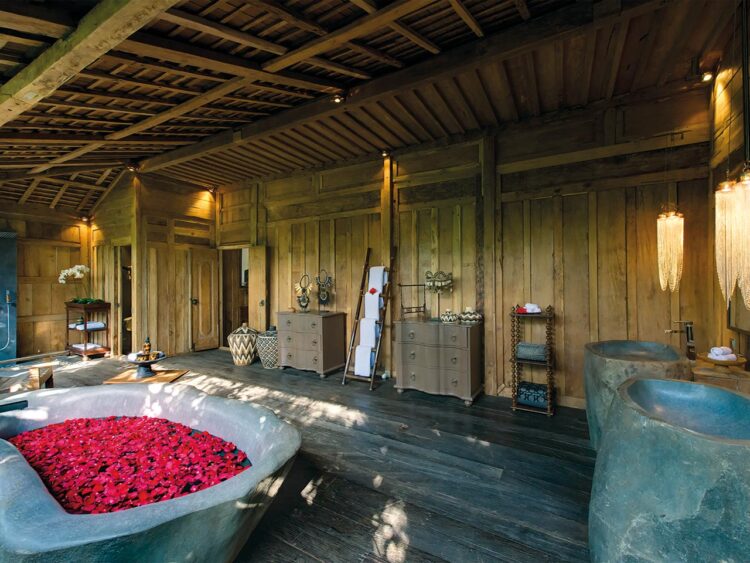 Villa Eden Master Bad